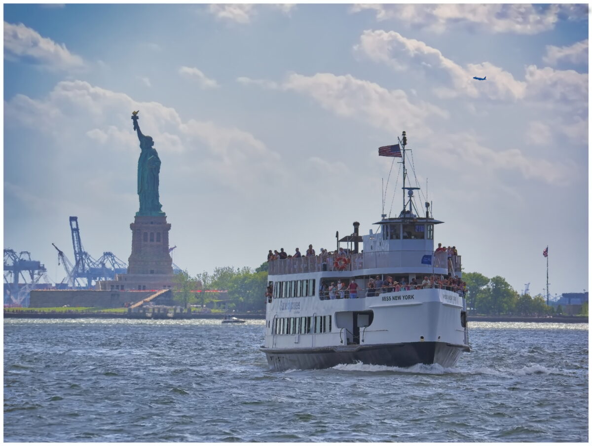 Panasonic Lumix GX-85 vs. LX100 II